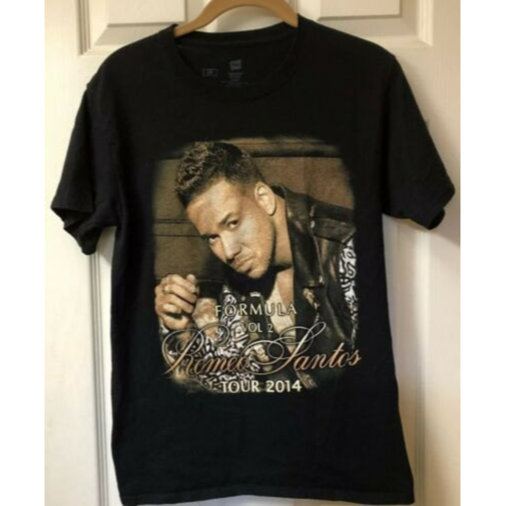 Romeo Santos Formula Vol.2 Tour 2014 Sz Small Hanes 100% Cotton Concert T-shirt